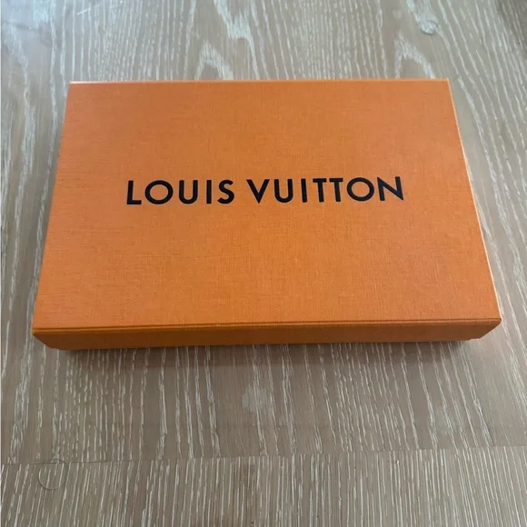 Louis Vuitton Monogram Clutch with Gold Chain - Picture 2 of 3